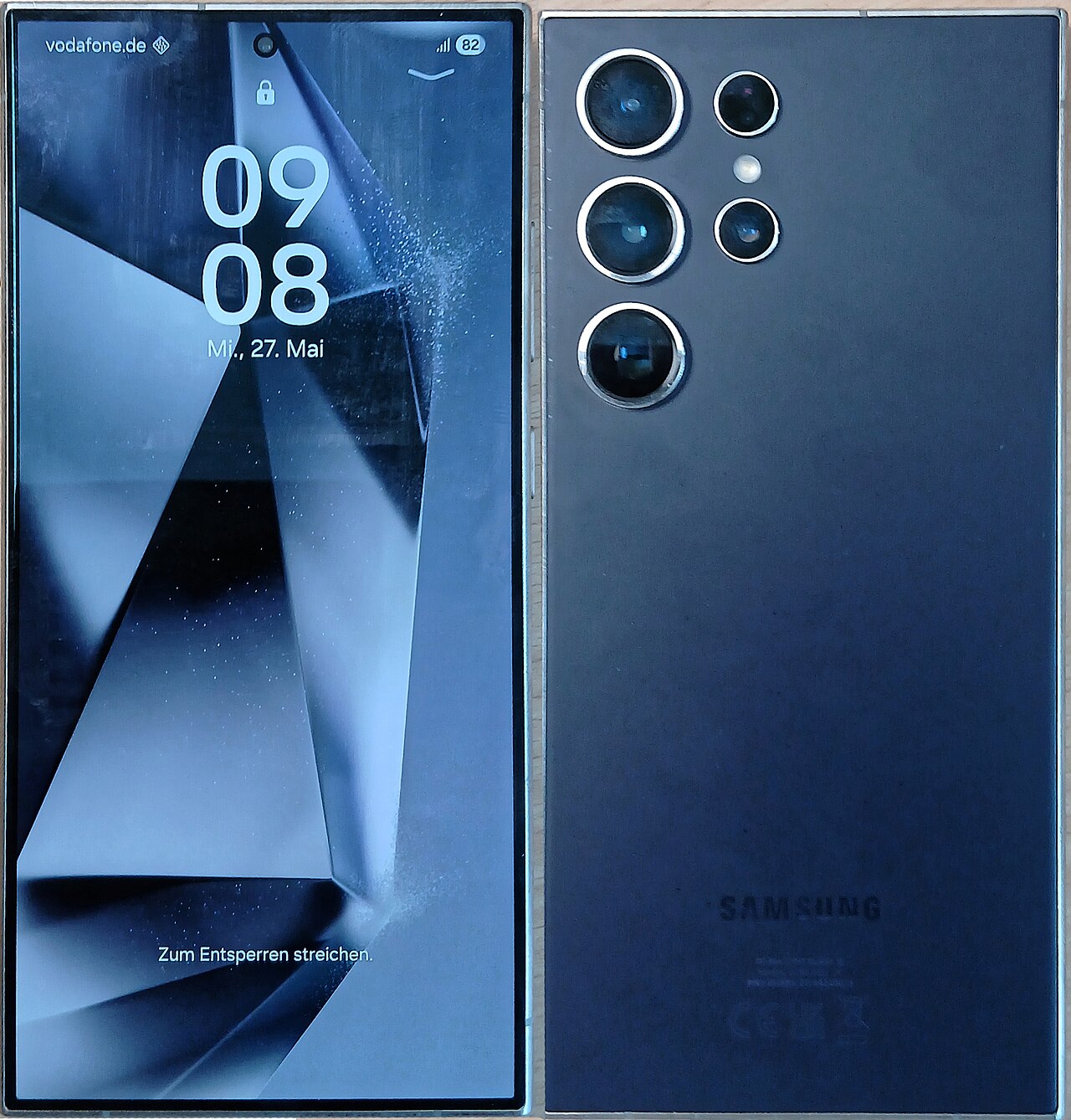 Samsung Galaxy S24 Ultra noir, vues avant et arrière — photo illustrative, non de l’appareil livré.